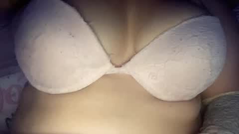 Snapshot of peular chatting on 04.17.26 peular online show from 04.17.26
