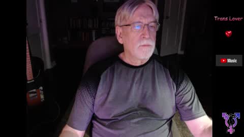 Snapshot of pghk2000 chatting on 09.14.25 George online show from 09.14.25