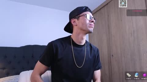 Snapshot of phantom_bigger1 chatting on 01.14.25 phantom_bigger1 online show from 01.14.25