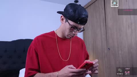 Snapshot of phantom_bigger1 chatting on 01.15.25 phantom_bigger1 online show from 01.15.25