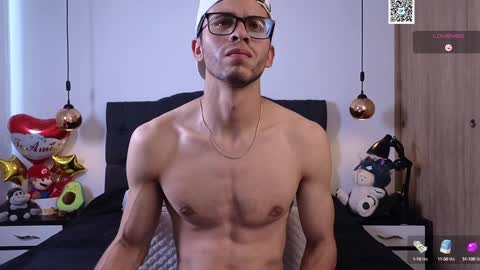 Snapshot of phantom_bigger1 chatting on 01.21.25 phantom_bigger1 online show from 01.21.25