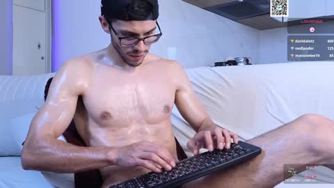 Snapshot of phantom_bigger1 chatting on 01.30.25 phantom_bigger1 online show from 01.30.25