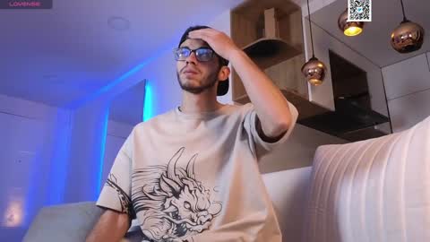 Snapshot of phantom_bigger1 chatting on 02.04.25 phantom_bigger1 online show from 02.04.25