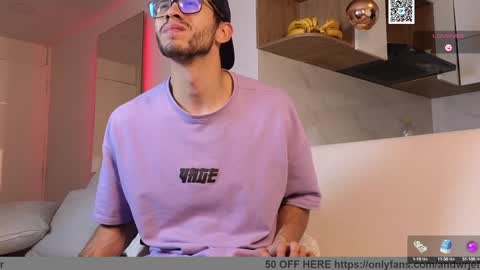 Snapshot of phantom_bigger1 chatting on 02.06.25 phantom_bigger1 online show from 02.06.25