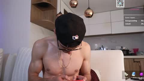 Snapshot of phantom_bigger1 chatting on 02.13.25 phantom_bigger1 online show from 02.13.25