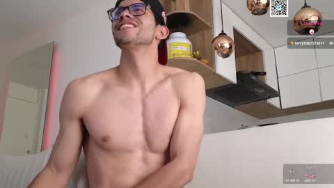 Snapshot of phantom_bigger1 chatting on 02.18.25 phantom_bigger1 online show from 02.18.25