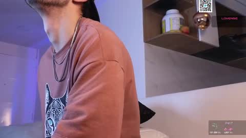 Snapshot of phantom_bigger1 chatting on 02.21.25 phantom_bigger1 online show from 02.21.25