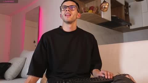 Snapshot of phantom_bigger1 chatting on 03.05.25 phantom_bigger1 online show from 03.05.25