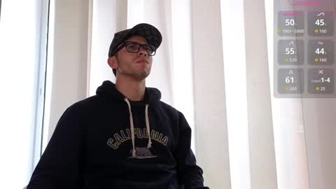 Snapshot of phantom_bigger1 chatting on 09.11.25 phantom_bigger1 online show from 09.11.25