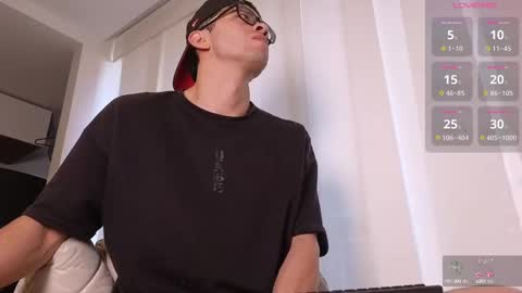 Snapshot of phantom_bigger1 chatting on 09.21.25 phantom_bigger1 online show from 09.21.25