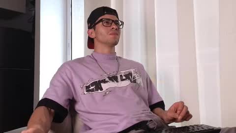 Snapshot of phantom_bigger1 chatting on 09.24.25 phantom_bigger1 online show from 09.24.25