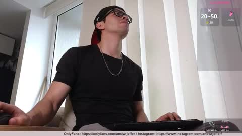 Snapshot of phantom_bigger1 chatting on 10.06.25 phantom_bigger1 online show from 10.06.25