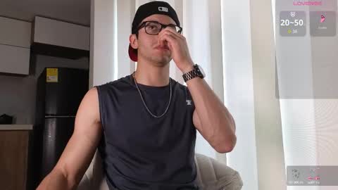 Snapshot of phantom_bigger1 chatting on 10.09.25 phantom_bigger1 online show from 10.09.25