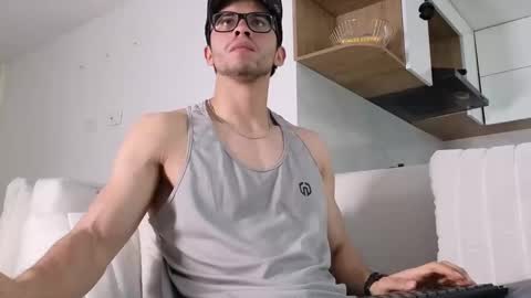 Snapshot of phantom_bigger1 chatting on 10.13.25 phantom_bigger1 online show from 10.13.25