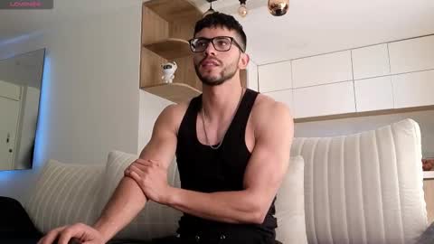 Snapshot of phantom_bigger1 chatting on 11.22.25 phantom_bigger1 online show from 11.22.25