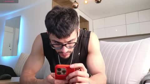 Snapshot of phantom_bigger1 chatting on 11.24.25 phantom_bigger1 online show from 11.24.25