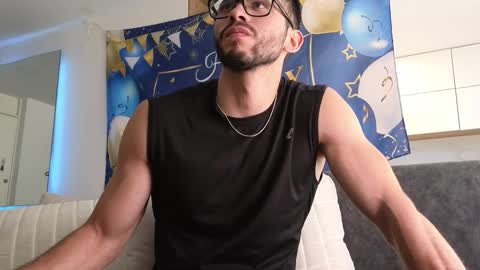 Snapshot of phantom_bigger1 chatting on 12.02.25 phantom_bigger1 online show from 12.02.25