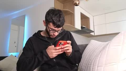 Snapshot of phantom_bigger1 chatting on 12.03.25 phantom_bigger1 online show from 12.03.25