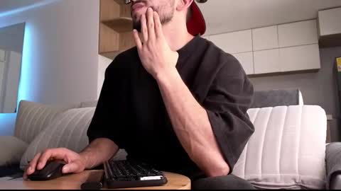 Snapshot of phantom_bigger1 chatting on 12.19.25 phantom_bigger1 online show from 12.19.25