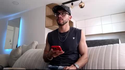 Snapshot of phantom_bigger1 chatting on 12.21.25 phantom_bigger1 online show from 12.21.25