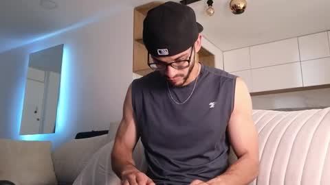 Snapshot of phantom_bigger1 chatting on 01.08.26 phantom_bigger1 online show from 01.08.26