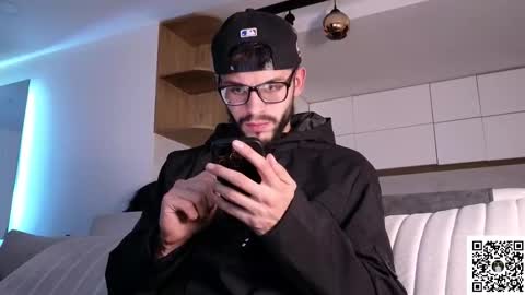 Snapshot of phantom_bigger1 chatting on 02.01.26 phantom_bigger1 online show from 02.01.26