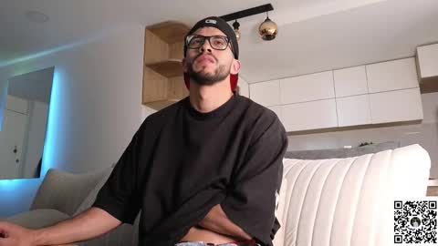 Snapshot of phantom_bigger1 chatting on 02.10.26 phantom_bigger1 online show from 02.10.26