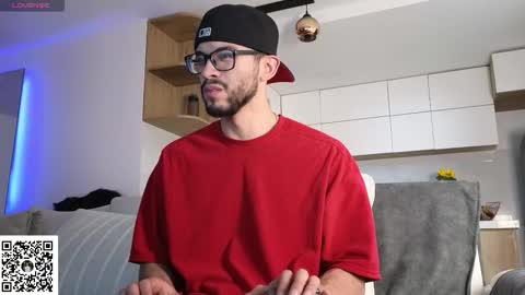 Snapshot of phantom_bigger1 chatting on 02.25.26 phantom_bigger1 online show from 02.25.26