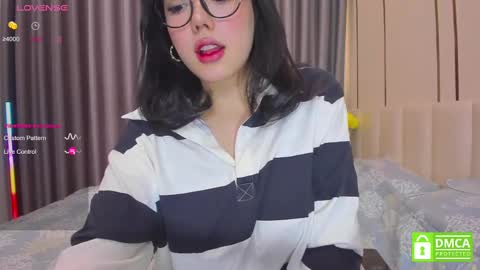 Snapshot of phantom_wave chatting on 02.19.25 Sezim online show from 02.19.25