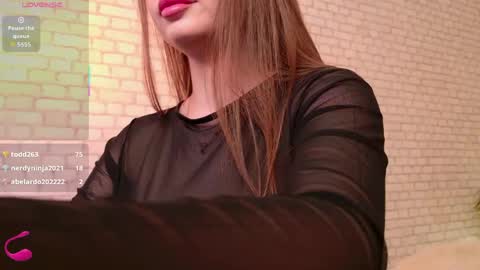 Snapshot of phantomlace chatting on 04.05.26 Alice online show from 04.05.26