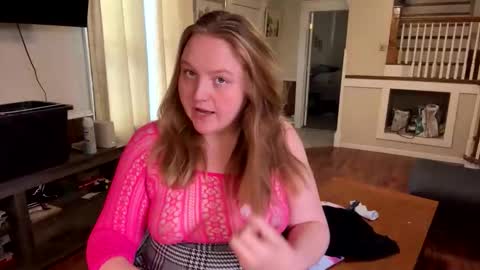 Snapshot of phatassblond chatting on 01.07.26 PhatAssBlond online show from 01.07.26