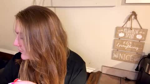 Snapshot of phatassblond chatting on 01.11.26 PhatAssBlond online show from 01.11.26