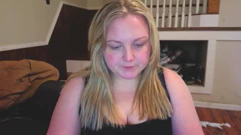 Snapshot of phatassblond chatting on 02.11.26 PhatAssBlond online show from 02.11.26