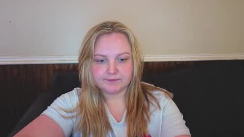 Snapshot of phatassblond chatting on 02.18.26 PhatAssBlond online show from 02.18.26
