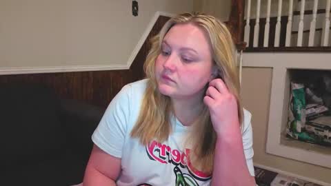 Snapshot of phatassblond chatting on 02.22.26 PhatAssBlond online show from 02.22.26