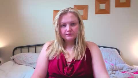 Snapshot of phatassblond chatting on 02.24.26 PhatAssBlond online show from 02.24.26