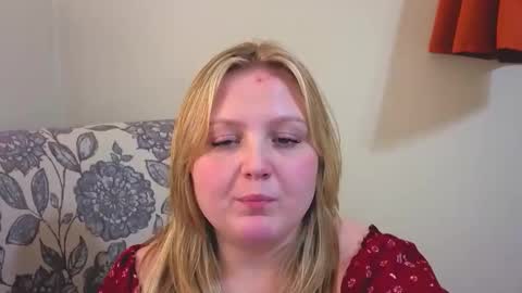 Snapshot of phatassblond chatting on 03.27.26 PhatAssBlond online show from 03.27.26