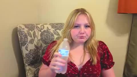Snapshot of phatassblond chatting on 04.04.26 PhatAssBlond online show from 04.04.26
