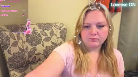 Snapshot of phatassblond chatting on 04.04.26 PhatAssBlond online show from 04.04.26