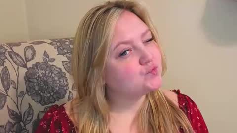 Snapshot of phatassblond chatting on 04.09.26 PhatAssBlond online show from 04.09.26