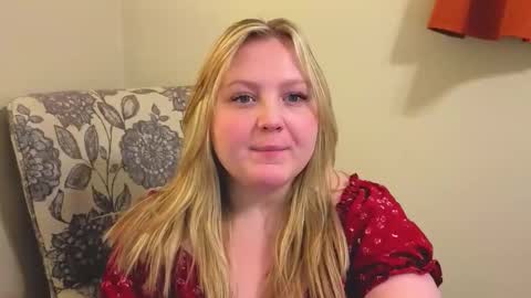 Snapshot of phatassblond chatting on 04.10.26 PhatAssBlond online show from 04.10.26