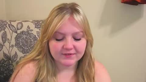Snapshot of phatassblond chatting on 04.13.26 PhatAssBlond online show from 04.13.26