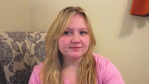 Snapshot of phatassblond chatting on 04.19.26 PhatAssBlond online show from 04.19.26