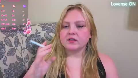 Snapshot of phatassblond chatting on 04.21.26 PhatAssBlond online show from 04.21.26