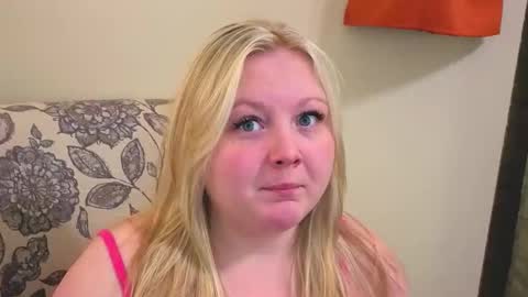 Snapshot of phatassblond chatting on 04.23.26 PhatAssBlond online show from 04.23.26
