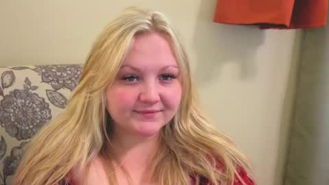 Snapshot of phatassblond chatting on 04.26.26 PhatAssBlond online show from 04.26.26