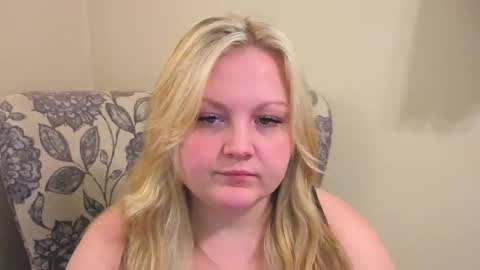 Snapshot of phatassblond chatting on 04.28.26 PhatAssBlond online show from 04.28.26