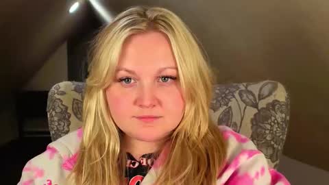 Snapshot of phatassblond chatting on 05.02.26 PhatAssBlond online show from 05.02.26