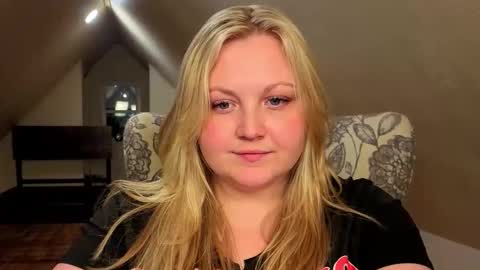 Snapshot of phatassblond chatting on 05.07.26 PhatAssBlond online show from 05.07.26