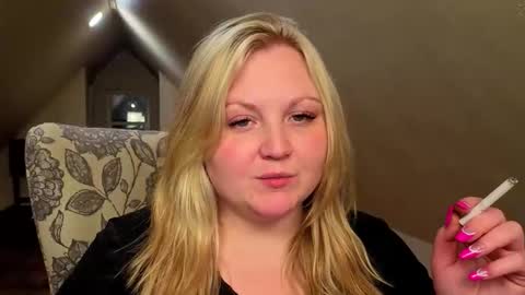 Snapshot of phatassblond chatting on 05.09.26 PhatAssBlond online show from 05.09.26